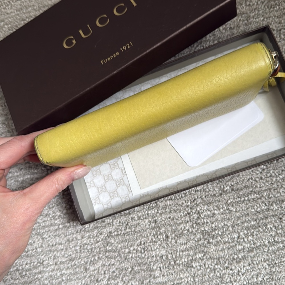 Gucci
Bamboo Accent Leather Continental Wallet - Picture 4 of 14